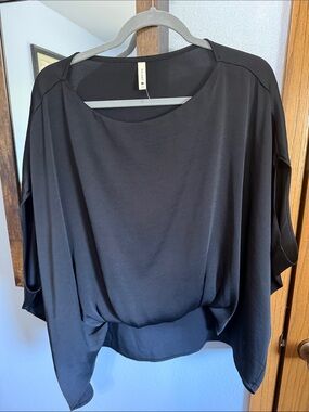Tyche Black Draped Batwing Tunic Top with front elastic bubble hem NWOT